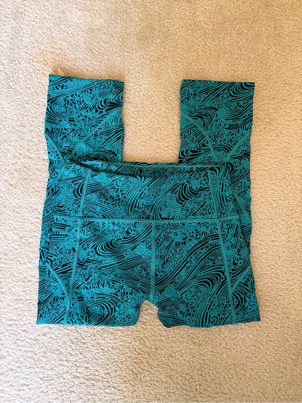 Lululemon In Motion Cropped Leggings - Size 4